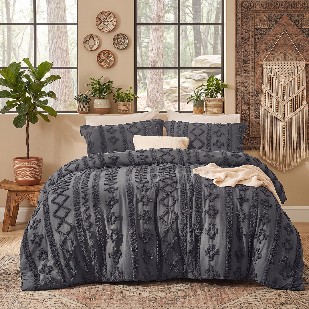 The Willow Tufted Comforter