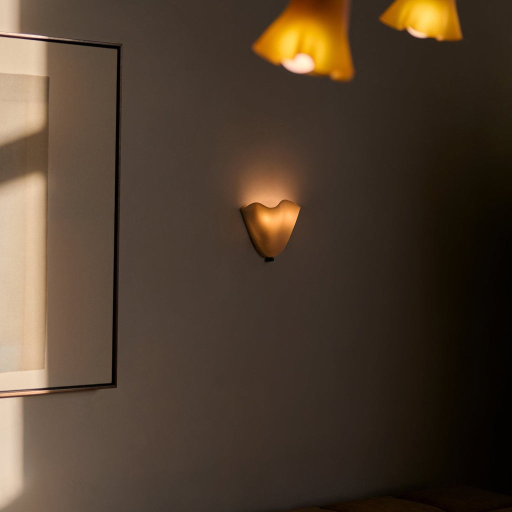 Retro Stained Glass Shell Skirt LED Wall Sconce – Art Deco Vintage Wall Light 1-Light