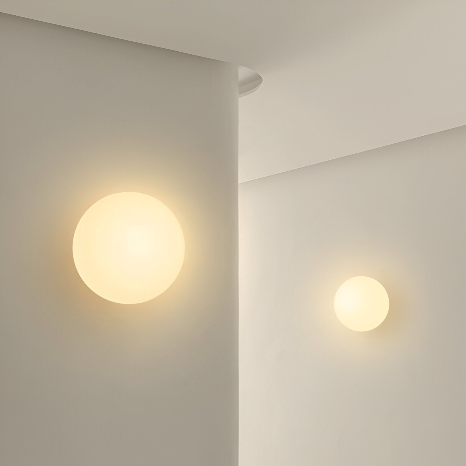Minimalist Round Glass LED Wall Sconce – Frosted Globe Bedside Wall Light 1-Light